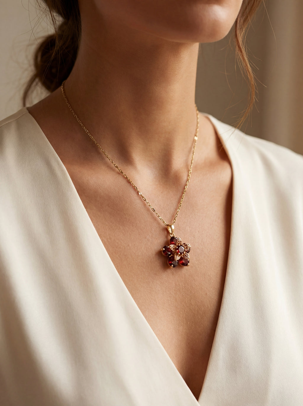 Halskette mit Rubinblume, 18 Karat vergoldet – schlichtes Zirkon-Design