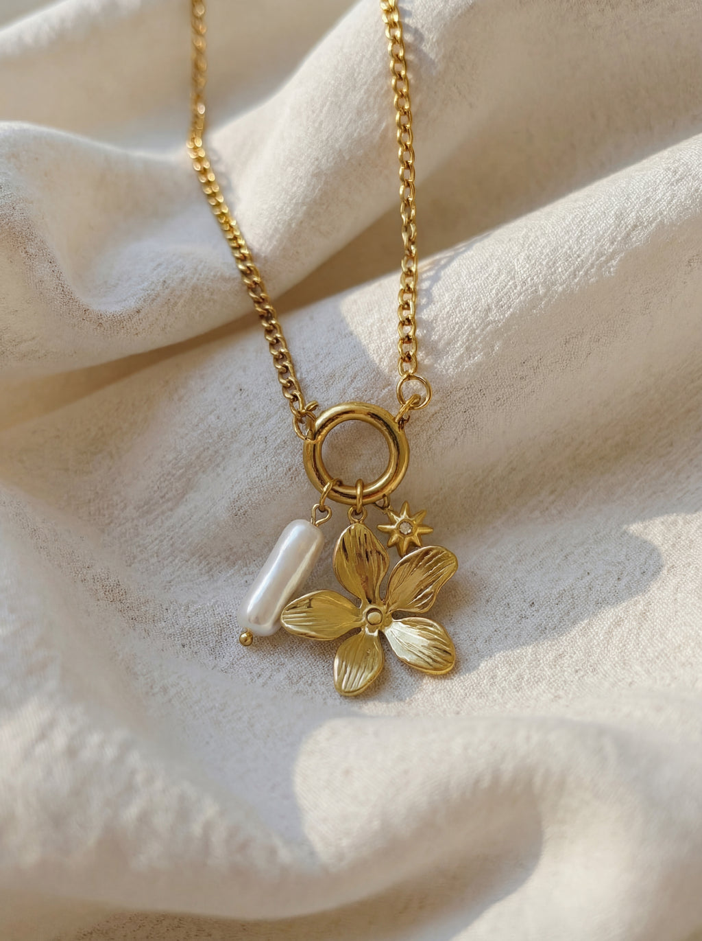 18K Gold Plated Vintage Flower Charm Necklace - Stainless Steel