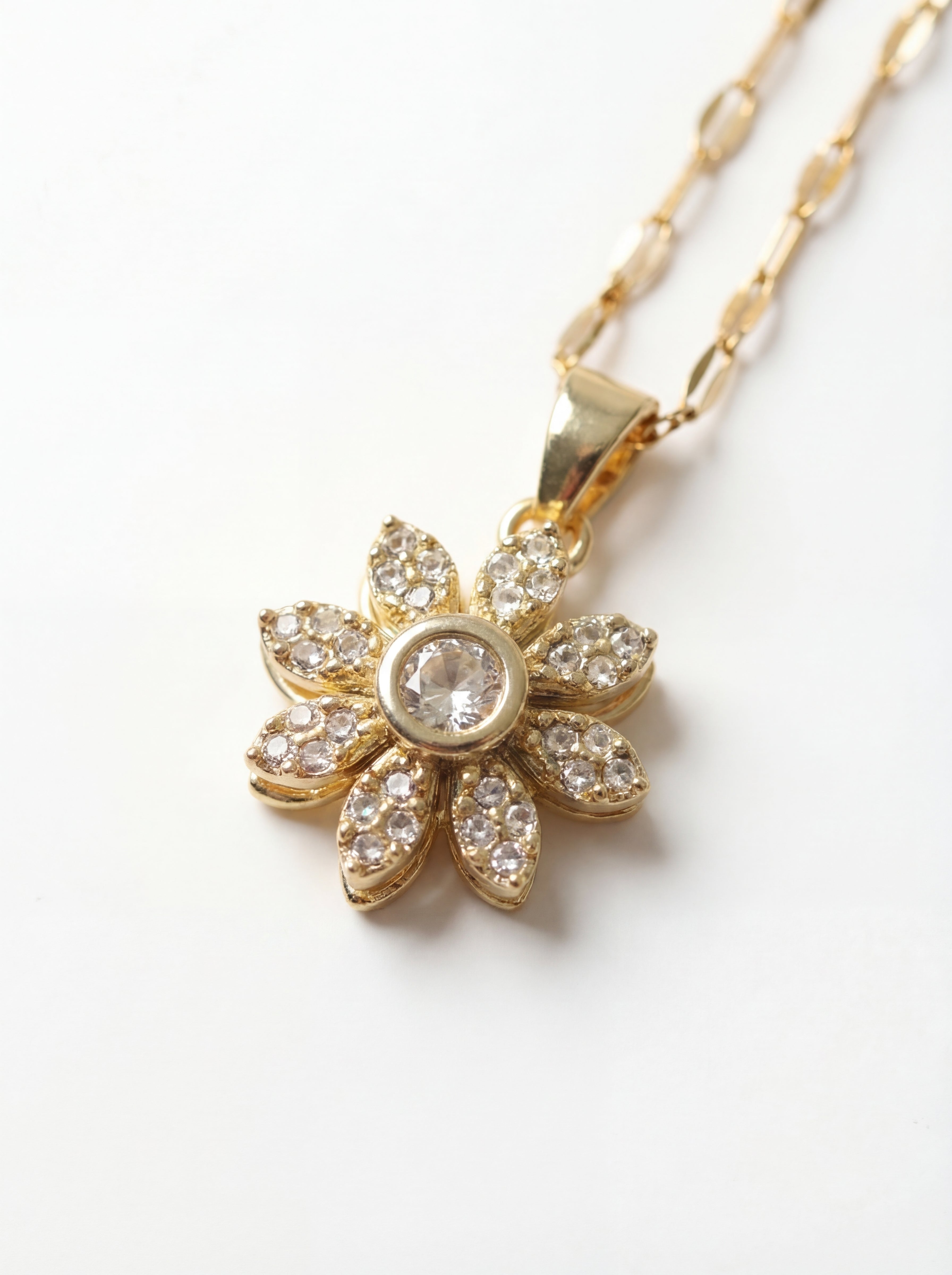 18K Gold Plated Zircon Flower Pendant - Dainty Simple Style