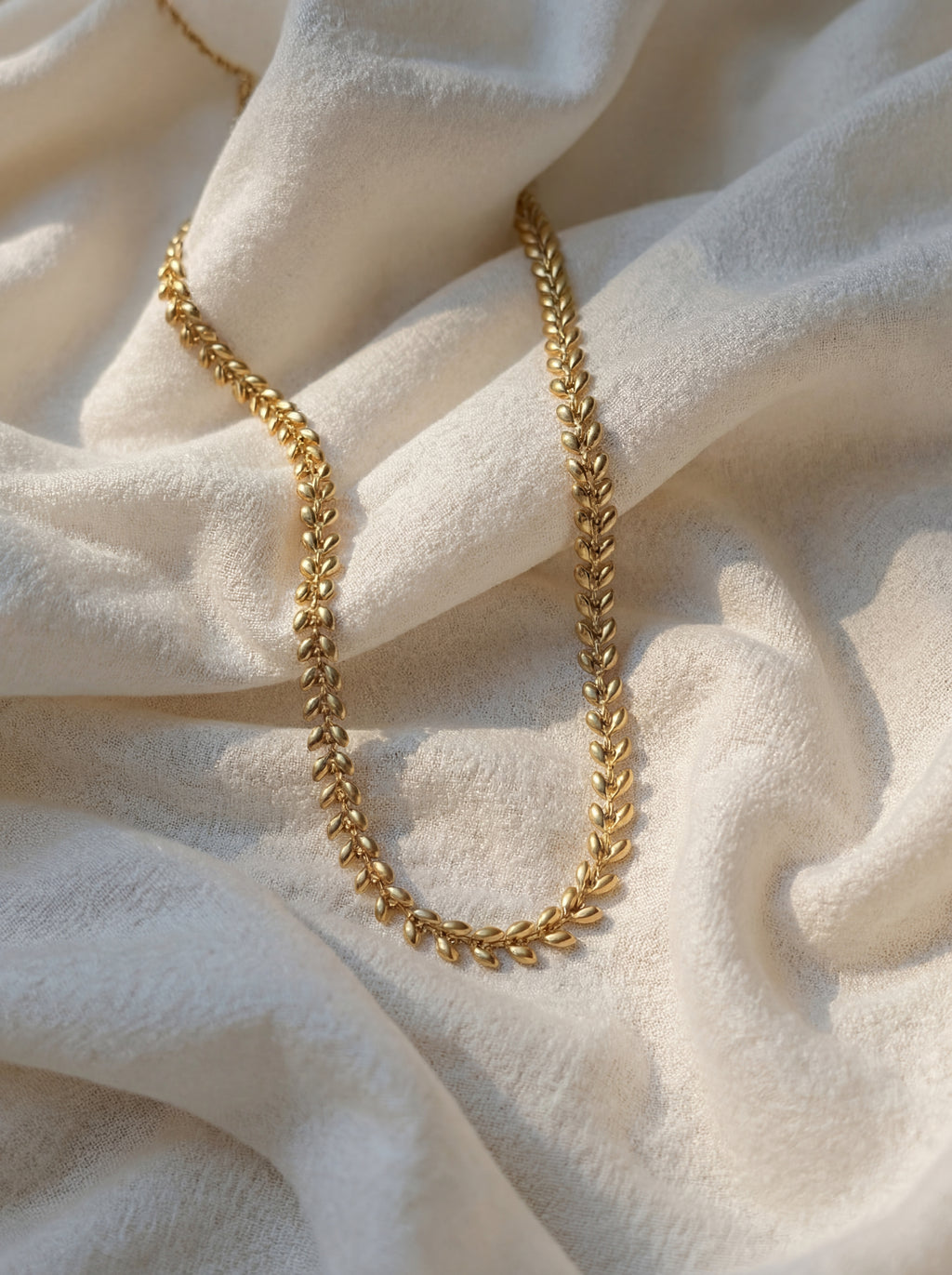 Halskette mit Blattkette, 18 Karat vergoldet – elegant und schlicht