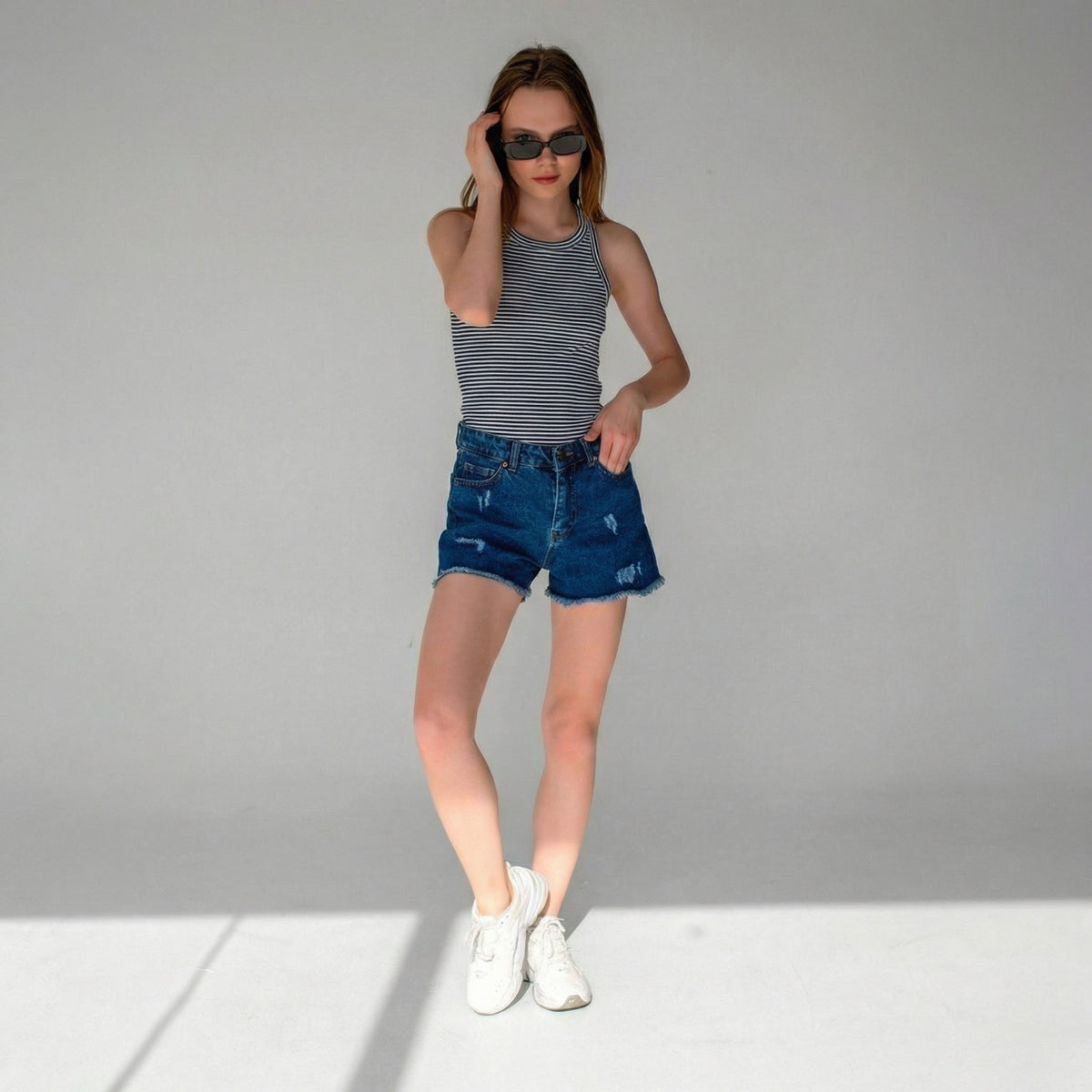Top Halter Sem Mangas Canelado às Riscas em Preto e Branco