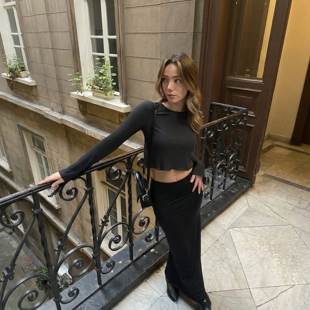 Blusa Cropped Elegante de Costas Nuas com Pregas e Mangas Amplas