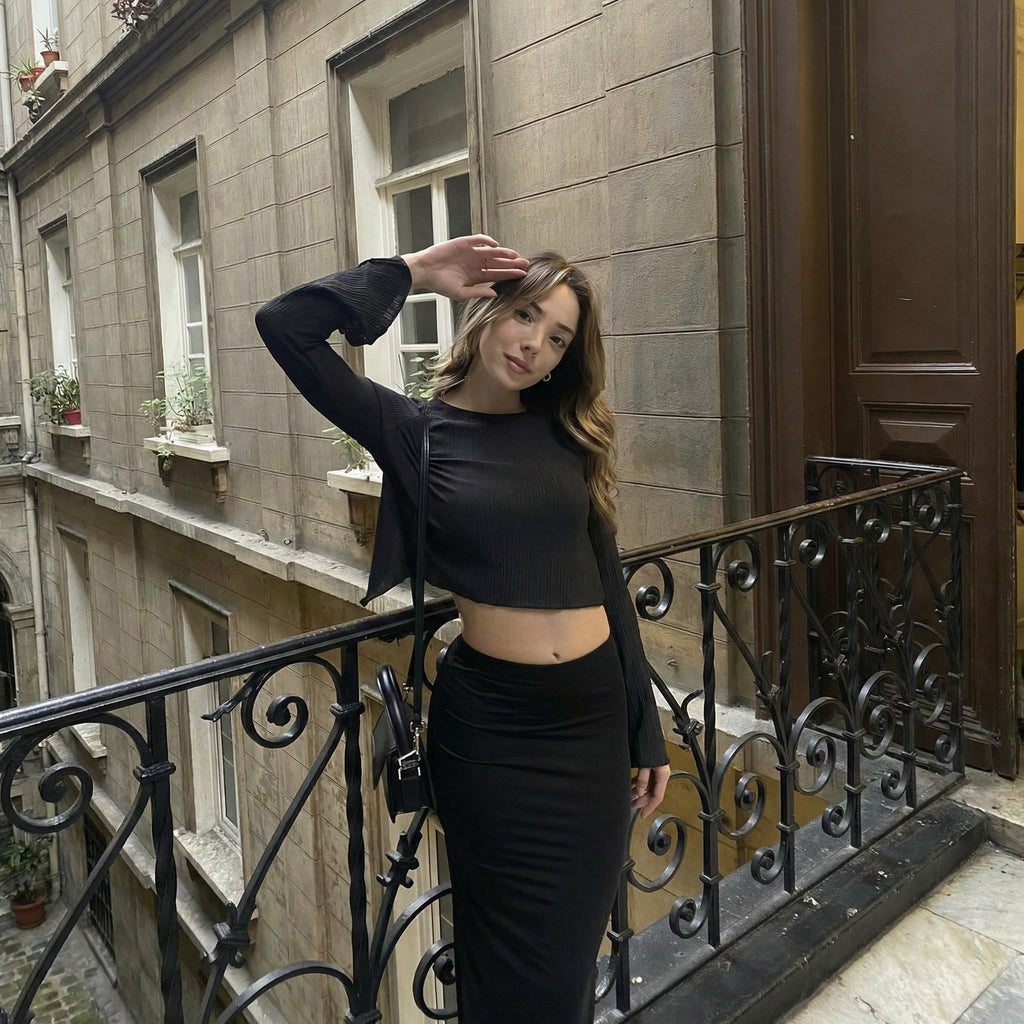 Blusa Cropped Elegante de Costas Nuas com Pregas e Mangas Amplas