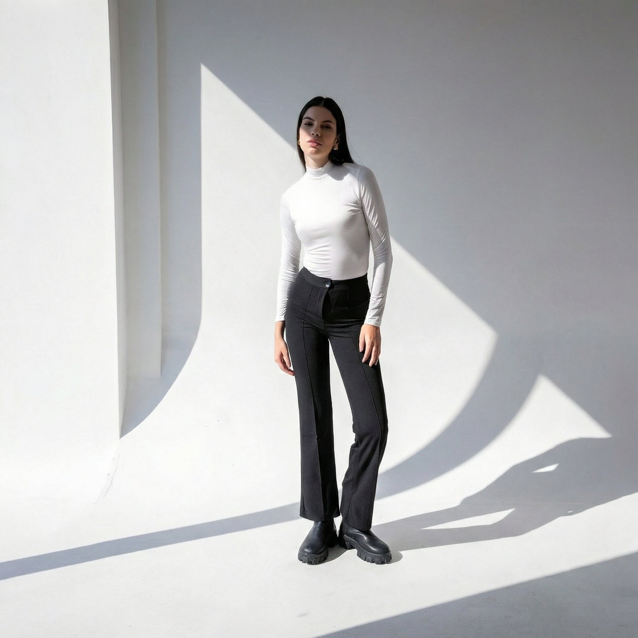 Bodysuit Branco de Manga Longa e Gola Alta Elegante