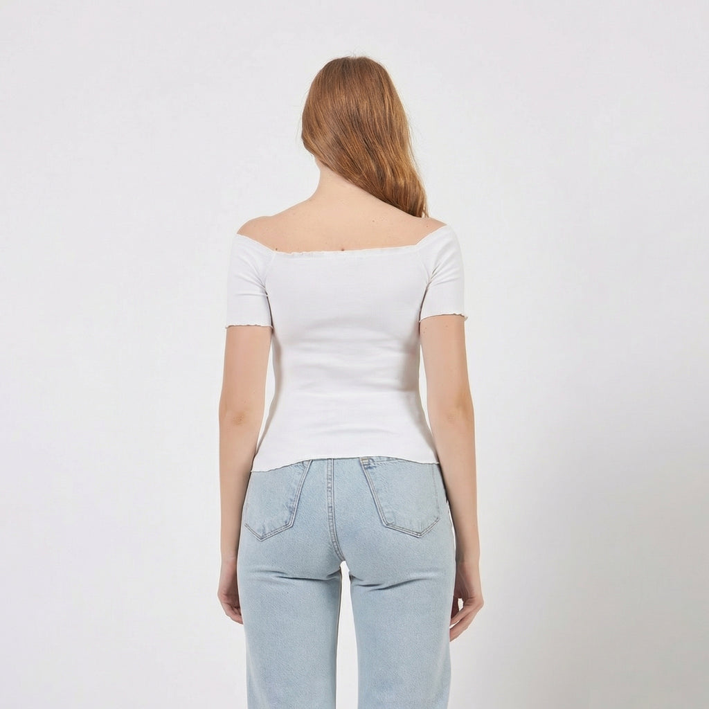 Ribbet Carmen-krage off-the-shoulder crop bluse i hvid