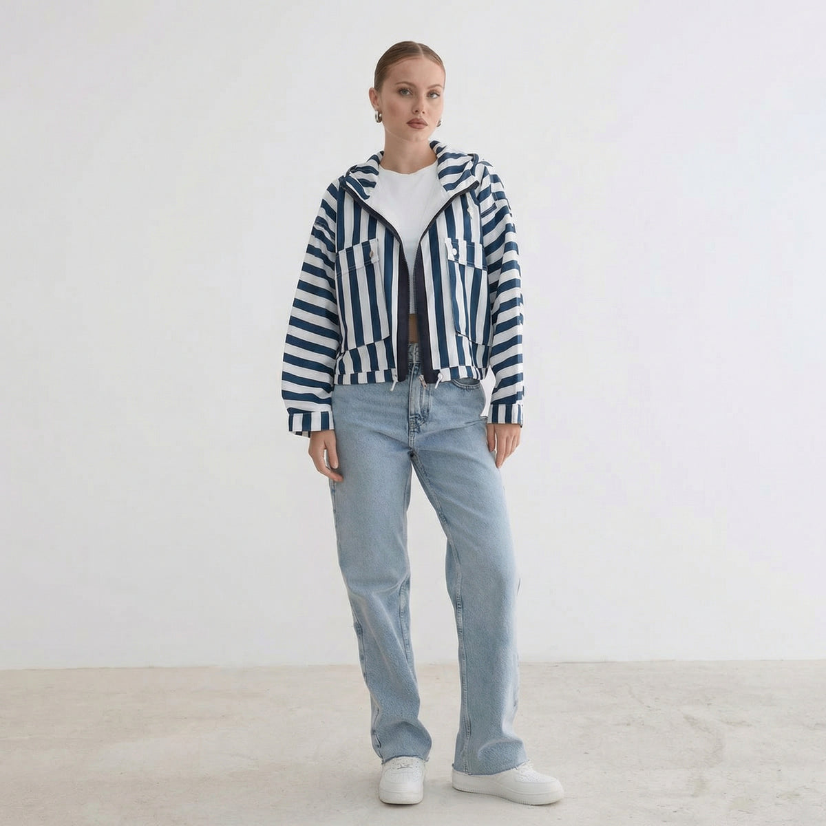 Casaco Corta-Vento Casual com Capuz Riscado Azul e Branco