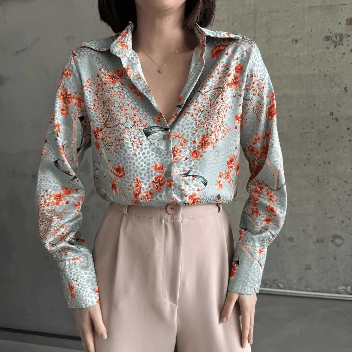 Camisa Estampada com Acabamento Cetim Plum Branch em Verde Menta