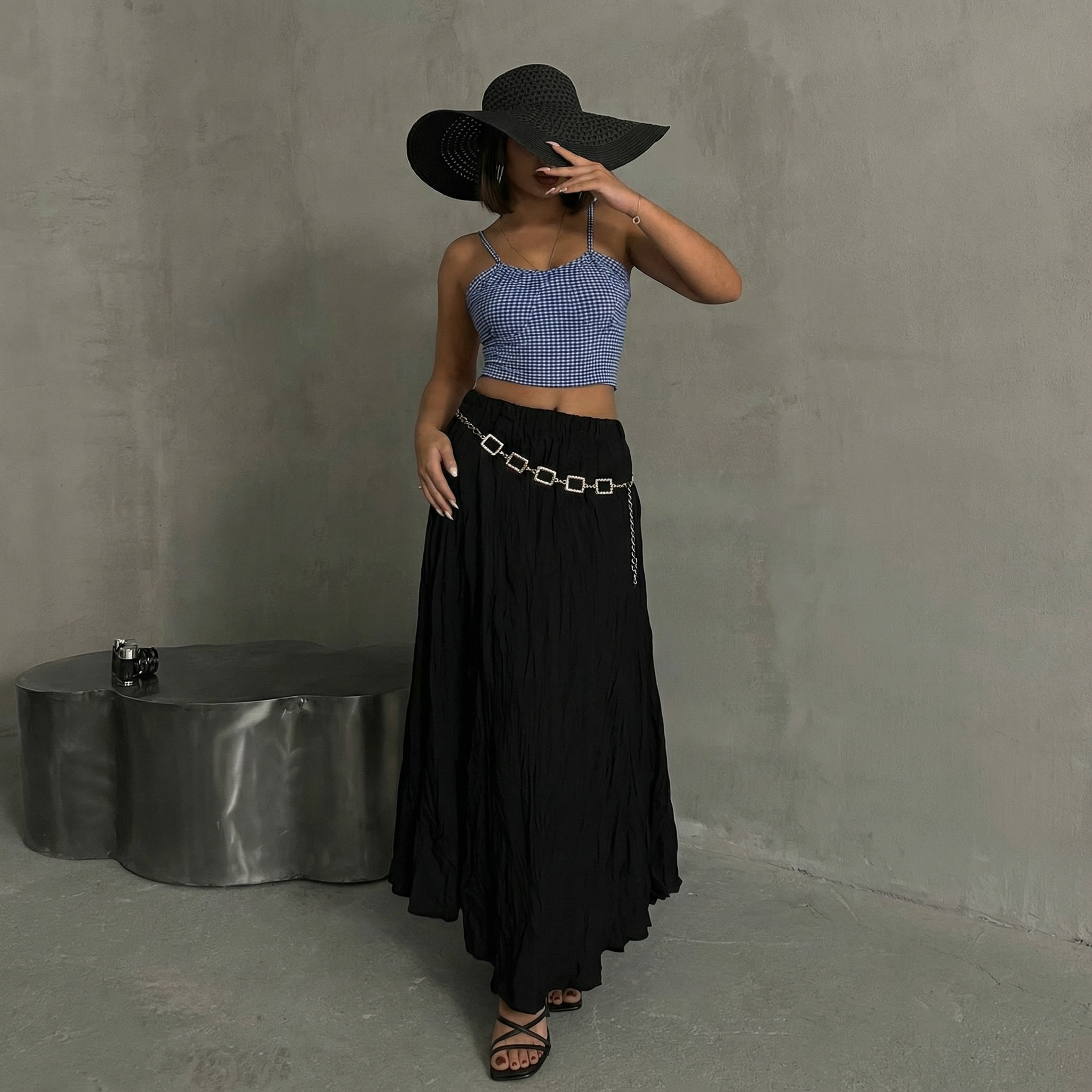 Lyseblå crop top med gingham-tern og gesmækket brystparti